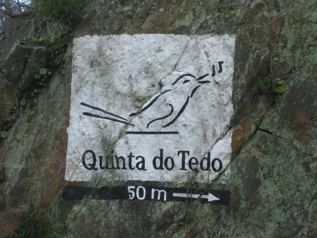 Another kind of marker - showing how to arrive to Quinta do Tedo