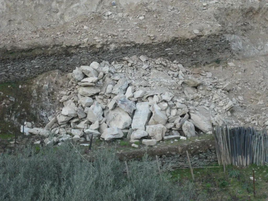 Rock size (compare to olive in foreground)