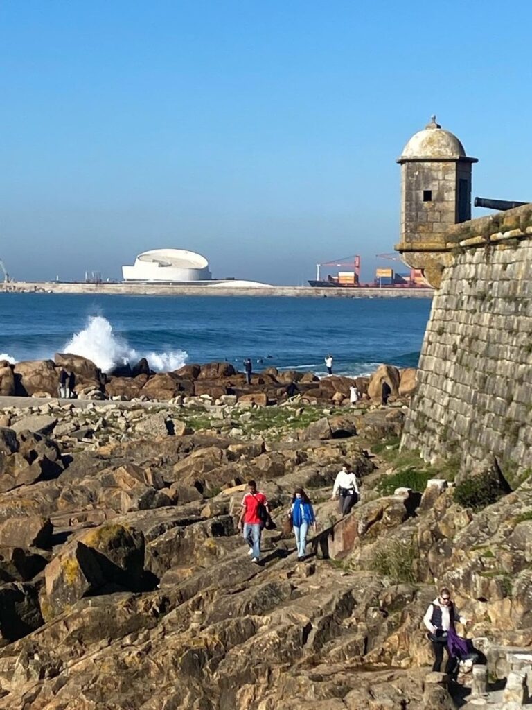 Exploring on foot where the Douro meets the Atlantic in Porto