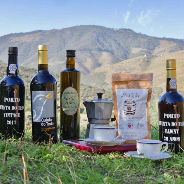 Award-Winning Holiday Pack + limited-edition gift