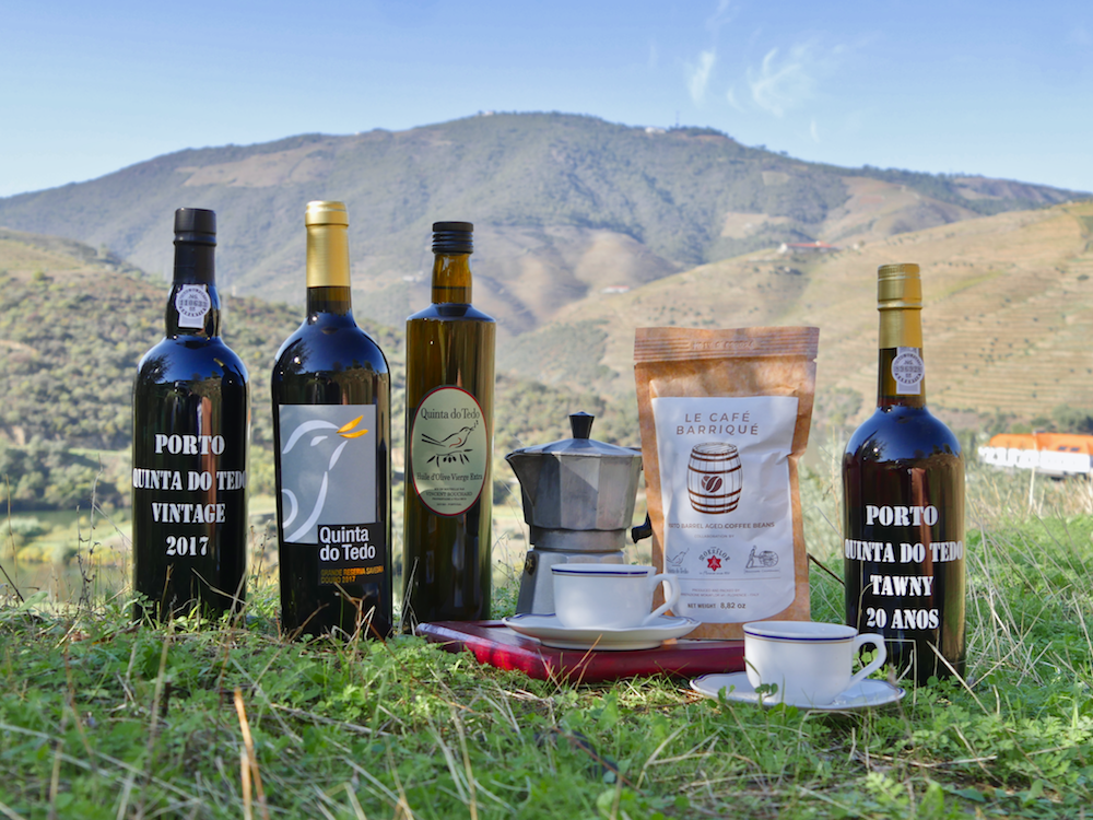 Award-Winning Holiday Pack + limited-edition gift